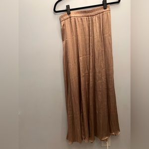 NWOT Beautiful flowy Zara skirt
